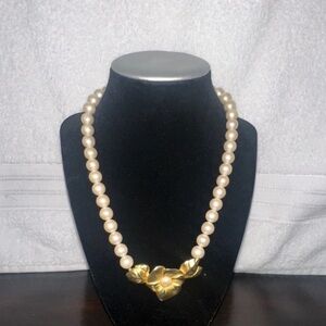 GIVENCHY Gold tone flower pendant necklace imitation pearl Beaded fashion